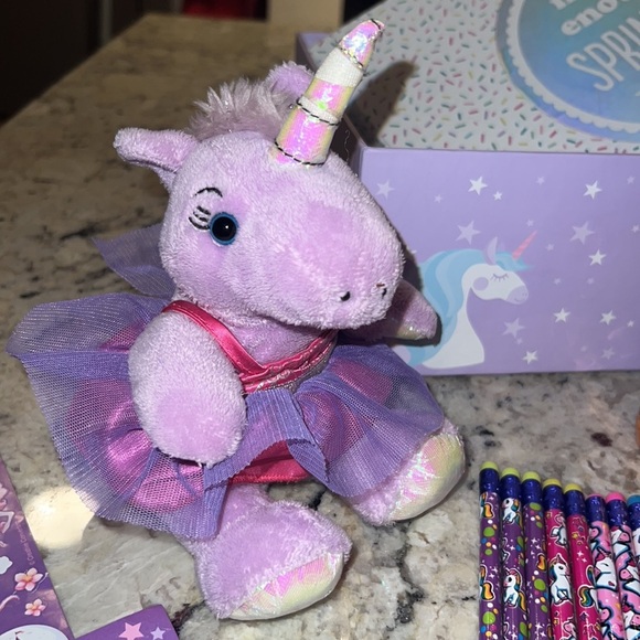 Unicorn 🦄variety pack storage box stuffed animal stickers pencils tape bracelet - Picture 3 of 13